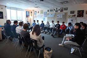 student participate in classroom discussion