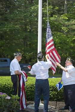 veterans raise flag